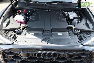 Audi Q8 S Line — photo 9