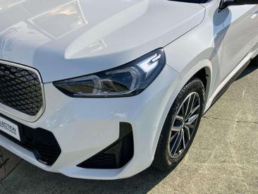 BMW IX1 EDrive20 — photo 6