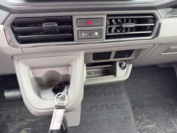 Volkswagen Crafter — photo 14