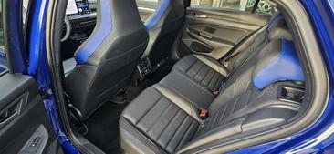 Volkswagen Golf R — photo 12