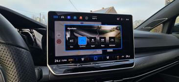 Volkswagen Golf R — photo 18