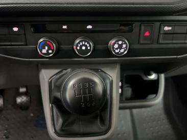 Volkswagen Transporter — photo 12