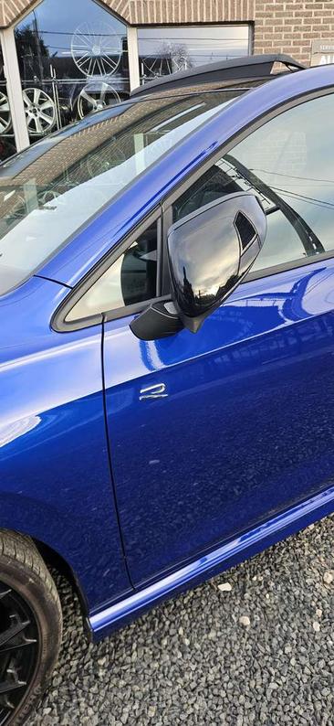Volkswagen Golf R — photo 25