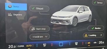 Volkswagen Golf R — photo 27