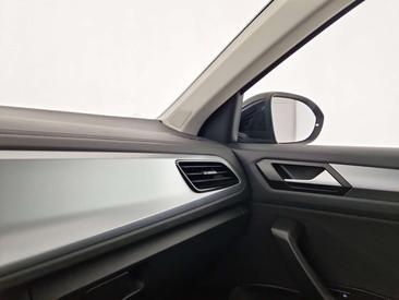 Volkswagen T-Roc TDI Life — photo 11