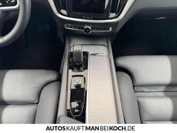 Volvo V60 B4 Plus — photo 9