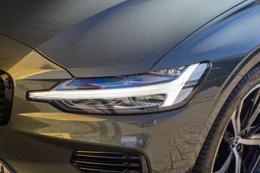 Volvo V60 T8 Recharge Plus — photo 4