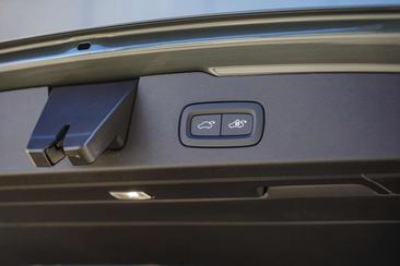 Volvo V60 T8 Recharge Plus — photo 11