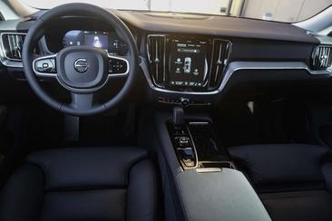 Volvo V60 T8 Recharge Plus — photo 13