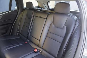 Volvo V60 T8 Recharge Plus — photo 14
