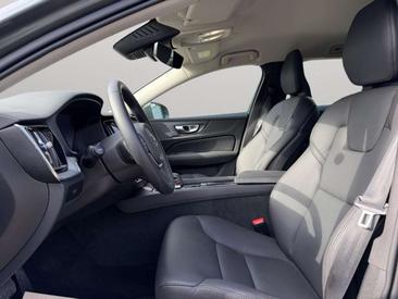 Volvo V60 B4 Core — photo 10