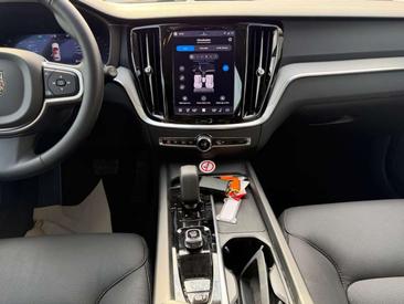 Volvo V60 B4 Core — photo 11
