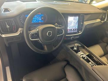 Volvo V60 B4 Plus — photo 8