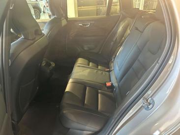 Volvo V60 B4 Plus — photo 13
