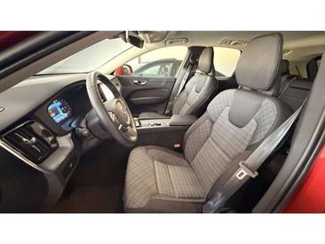 Volvo XC60 B4 Core — photo 8