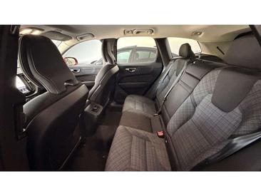 Volvo XC60 B4 Core — photo 9