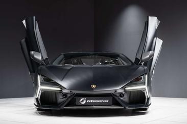 Lamborghini Revuelto — photo 6