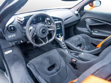 McLaren 750S — photo 8