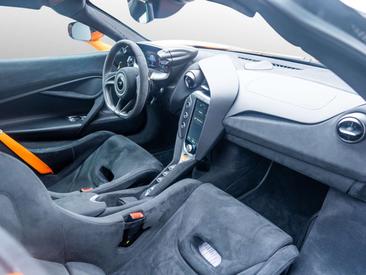 McLaren 750S — photo 10