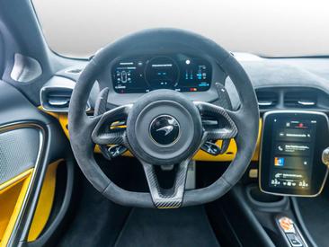 McLaren Artura — photo 9