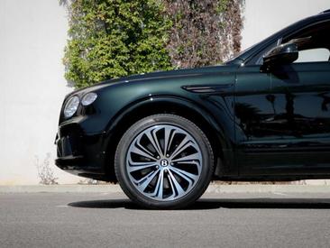 Bentley Bentayga V8 — photo 4