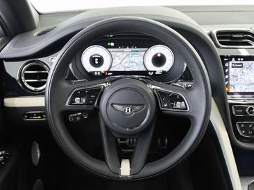 Bentley Bentayga Mulliner — photo 11