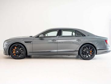Bentley Flying Spur V8 Hybrid Black Edition — photo 2