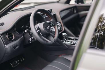 Bentley Bentayga V8 S Black Edition — photo 13