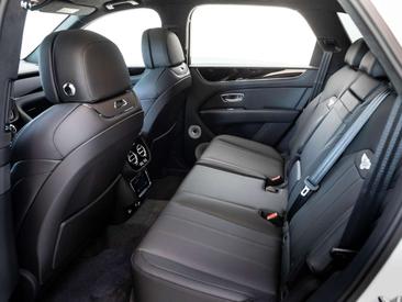 Bentley Bentayga V8 — photo 10