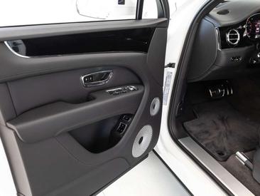 Bentley Bentayga V8 — photo 11