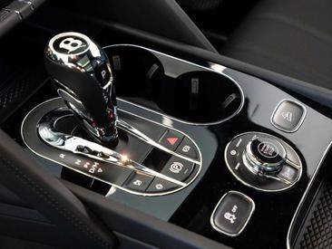 Bentley Bentayga V8 — photo 12