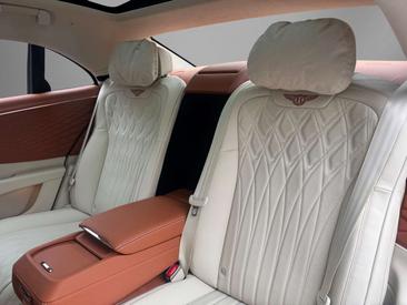 Bentley Flying Spur V8 Hybrid Azure — photo 14