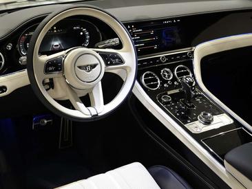 Bentley Continental GT V8 — photo 8