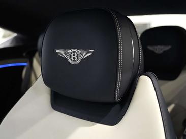 Bentley Continental GT V8 — photo 9