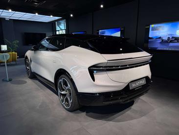 Lotus Eletre — photo 4