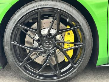 Lotus Emira SE — photo 16