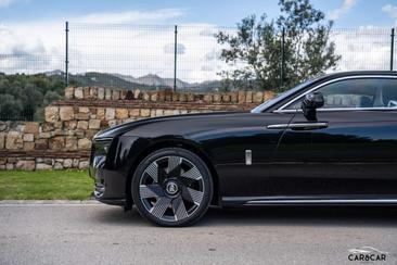 Rolls-Royce Spectre Black — photo 10