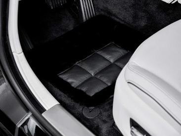 Rolls-Royce Spectre Black — photo 11