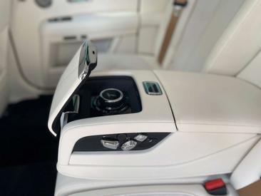 Rolls-Royce Ghost — photo 18