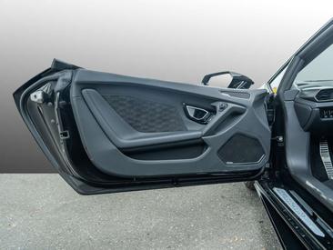 Lamborghini Huracán Evo Spyder — photo 21