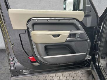 Land Rover Defender V8 P425 — photo 19