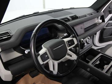 Land Rover Defender D240 2.0 SE AWD LED+AHK+PANO+MEMORY+ACC — photo 8