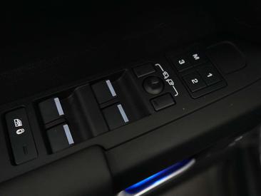 Land Rover Defender 110 3.0 D300 MHEV X-Dynamic HSE — photo 28