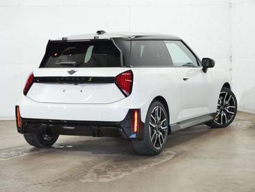Mini Cooper SE JCW — photo 3