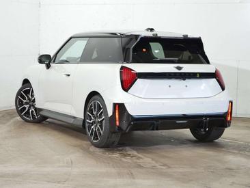 Mini Cooper SE JCW — photo 4