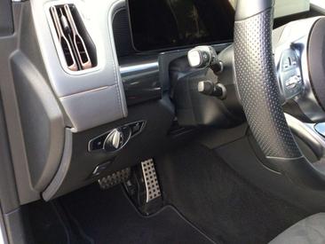 Mercedes EQC 400 — photo 14