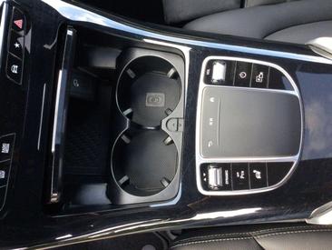 Mercedes EQC 400 — photo 17