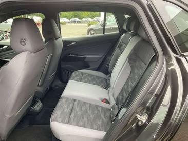 Volkswagen ID.4 Pro — photo 9