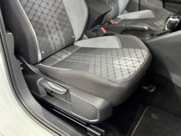 Volkswagen Taigo R-Line — photo 22