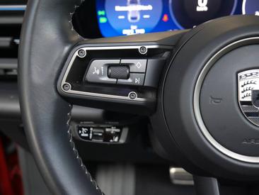 Porsche Macan Electrique Turbo — photo 17